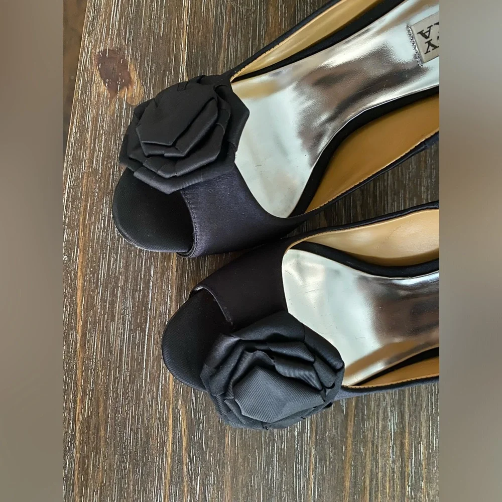Badgley Mischka‎ Women’s Black Satin Peep Toe Stilettos, 7M MSRP $245